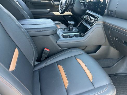 Certified 2025 GMC Sierra 1500 AT4 w/ AT4 Premium Package AWD/4WD image 12