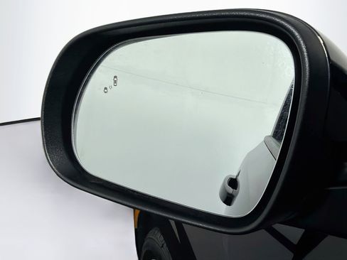 Used 2025 Kia Soul LX w/ LX Technology Package FWD image 16