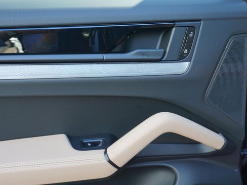 New 2026 Porsche Cayenne image 14