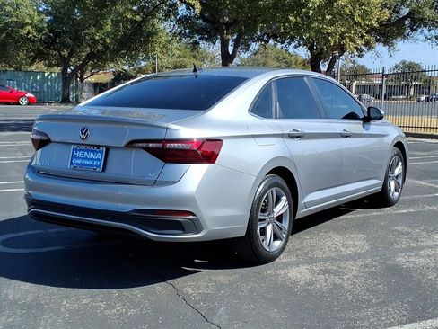Used 2024 Volkswagen Jetta SE w/ Panoramic Sunroof Package image 9