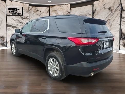 Used 2020 Chevrolet Traverse LT w/ LPO, Blackout Package AWD/4WD image 7