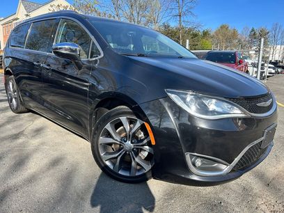 Used 2017 Chrysler Pacifica Limited w/ Tire & Wheel Group