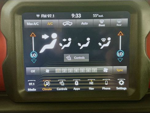 Used 2023 Jeep Gladiator Rubicon w/ Cold Weather Group image 18