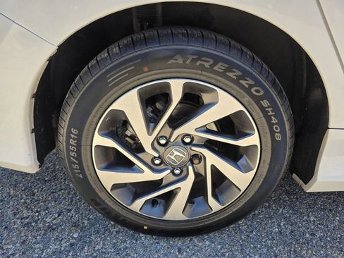 Used 2016 Honda Civic EX image 41