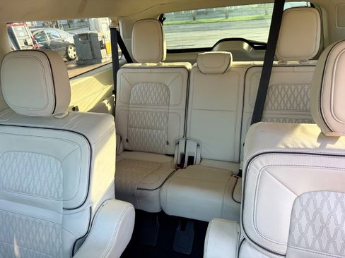 Used 2022 Lincoln Navigator L Black Label image 19