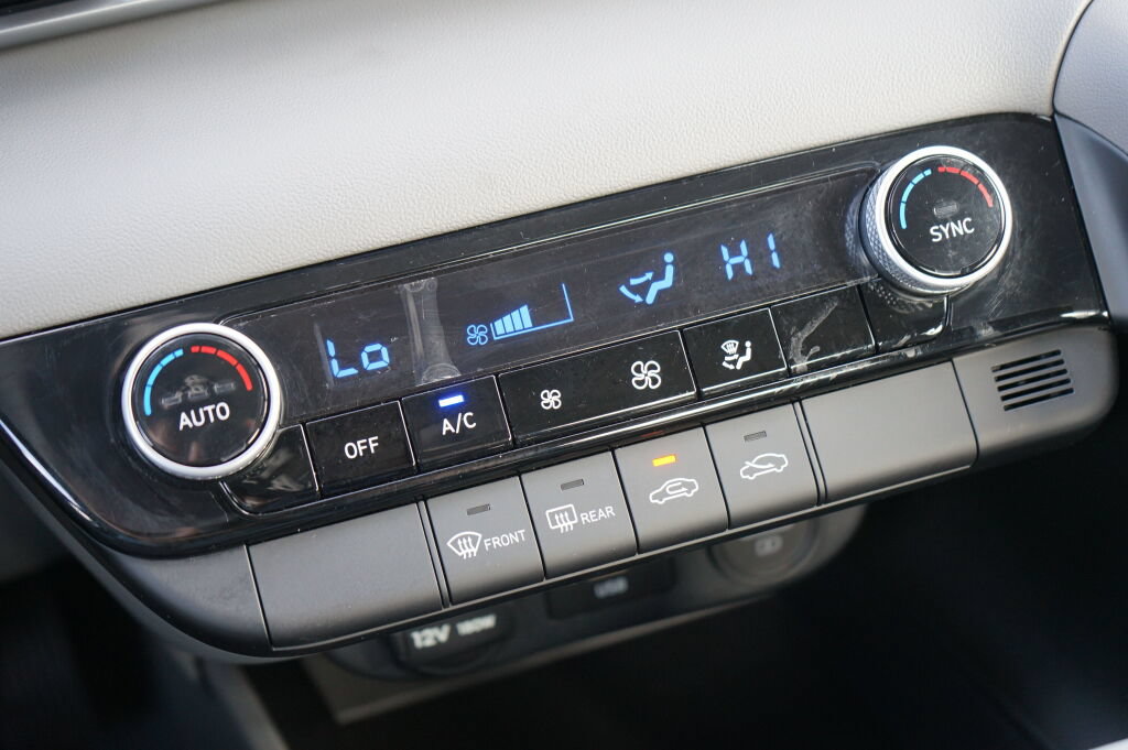 Certified 2023 Hyundai Elantra SEL FWD image 12