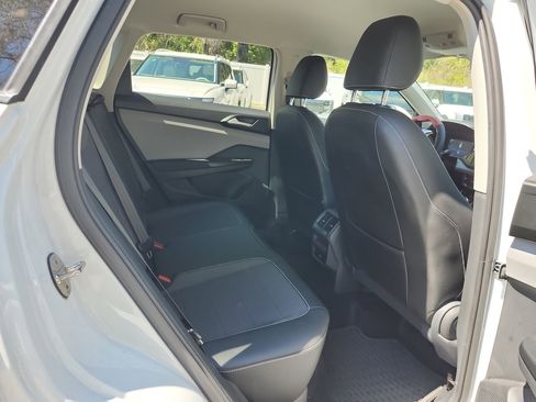 Used 2022 Volkswagen Taos SE image 16