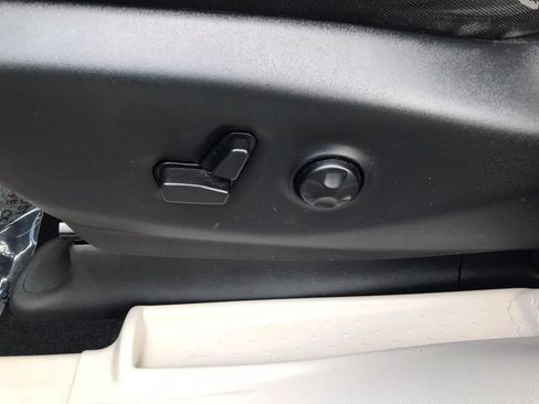 Used 2023 Chrysler Voyager LX FWD image 45