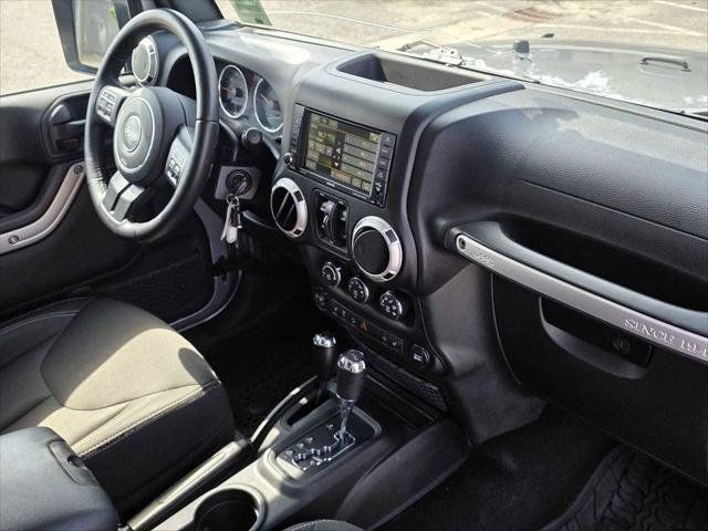 Used 2017 Jeep Wrangler Unlimited Sahara w/ Connectivity Group AWD/4WD image 10