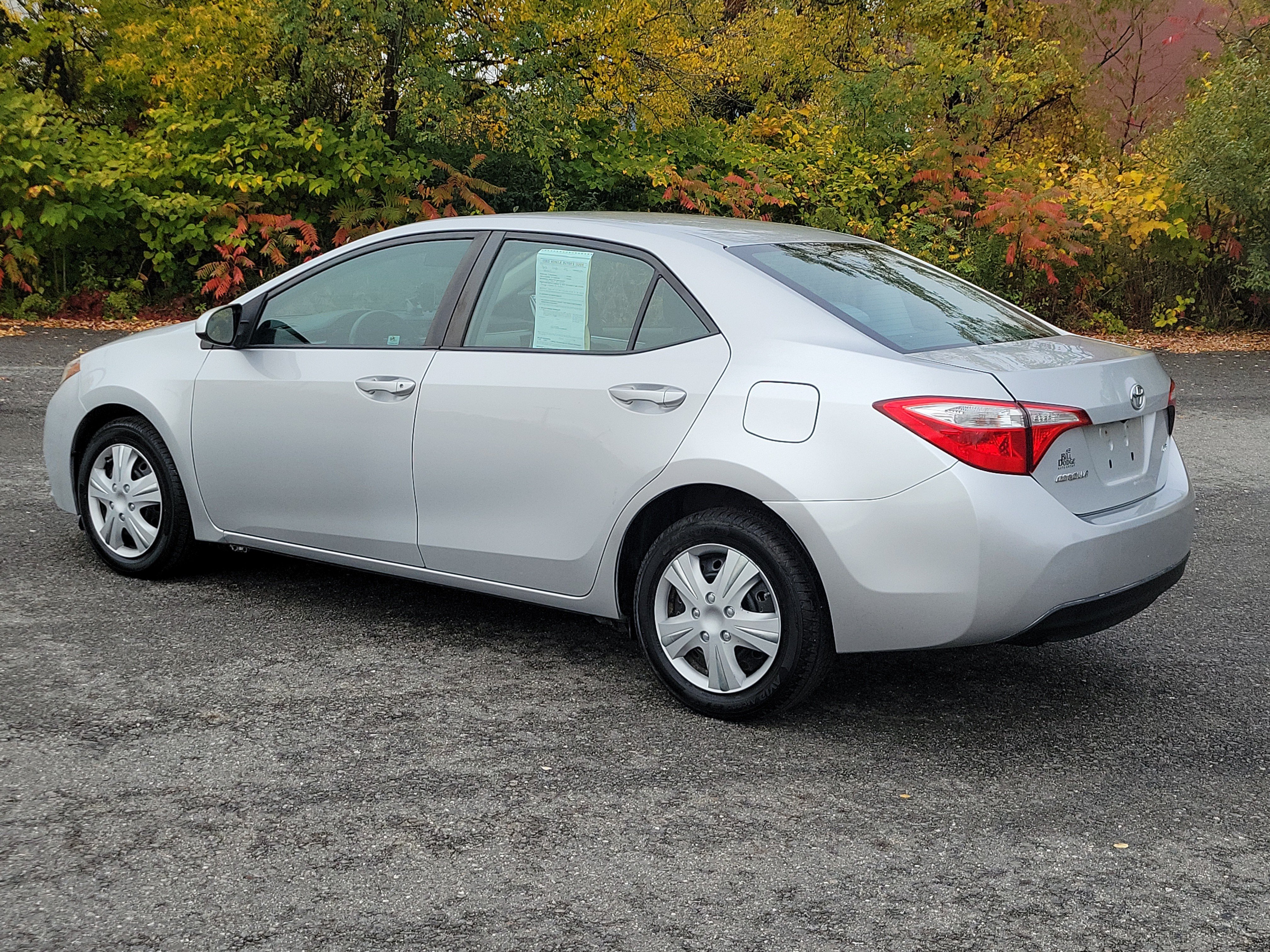 Used 2015 Toyota Corolla LE FWD image 7