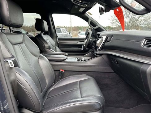 Used 2023 Jeep Wagoneer L Series II image 10