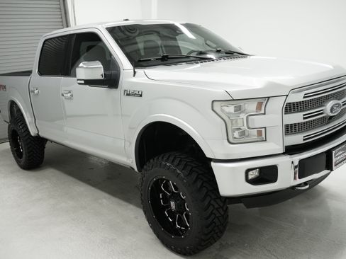 Used 2015 Ford F150 Platinum w/ Equipment Group 701A Luxury AWD/4WD image 3