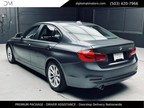 Used 2017 BMW 320i Sedan RWD image 5