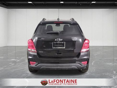 Certified 2022 Chevrolet Trax LT w/ Midnight Edition image 7