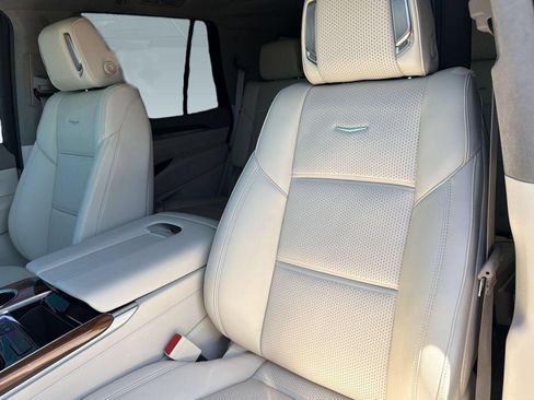 Used 2025 Cadillac Escalade Sport Platinum w/ LPO, Floor Liner Package AWD/4WD image 29