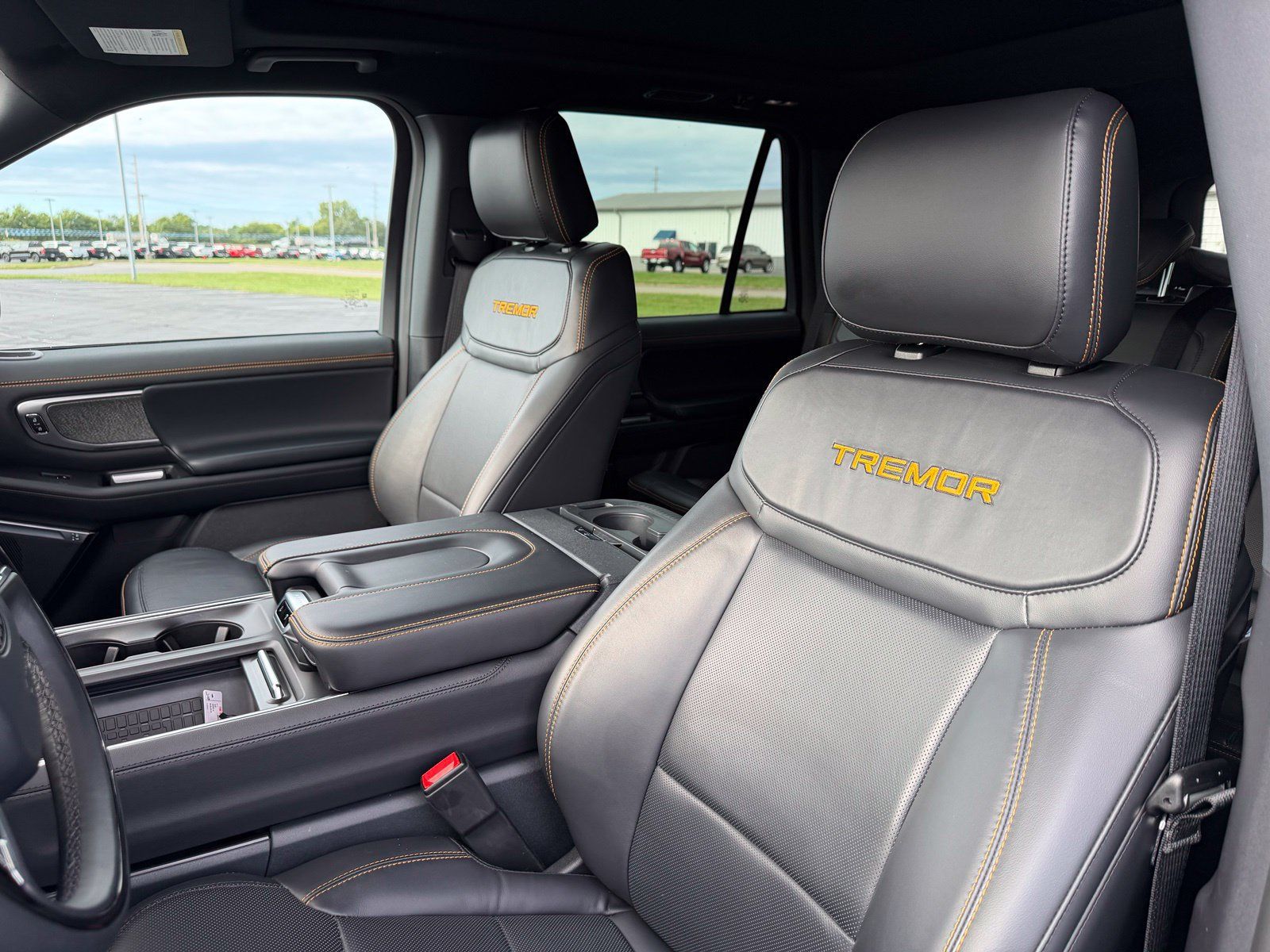 Used 2025 Ford Expedition Tremor AWD/4WD image 13