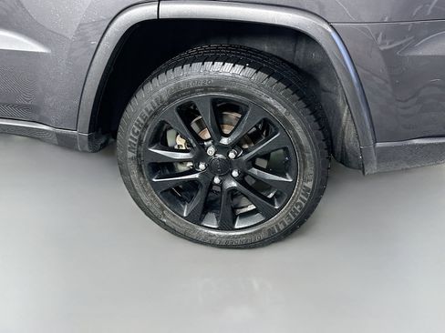 Used 2018 Jeep Grand Cherokee Altitude AWD/4WD image 29