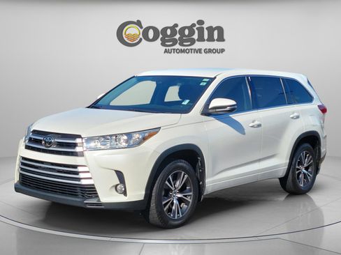 Used 2017 Toyota Highlander LE image 1