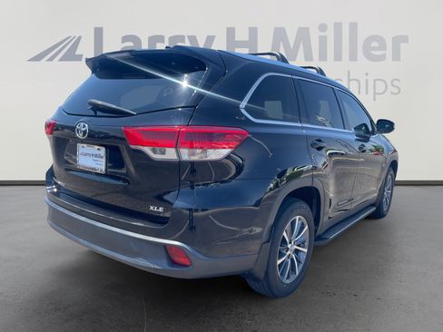 Used 2019 Toyota Highlander XLE FWD image 5