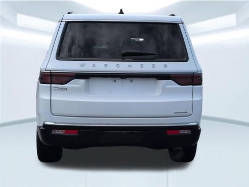 Used 2024 Jeep Wagoneer Series II w/ Flexible Seating Group RWD image 4