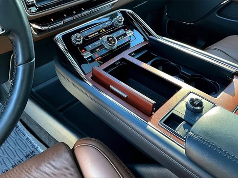 Used 2022 Lincoln Navigator L Reserve image 17