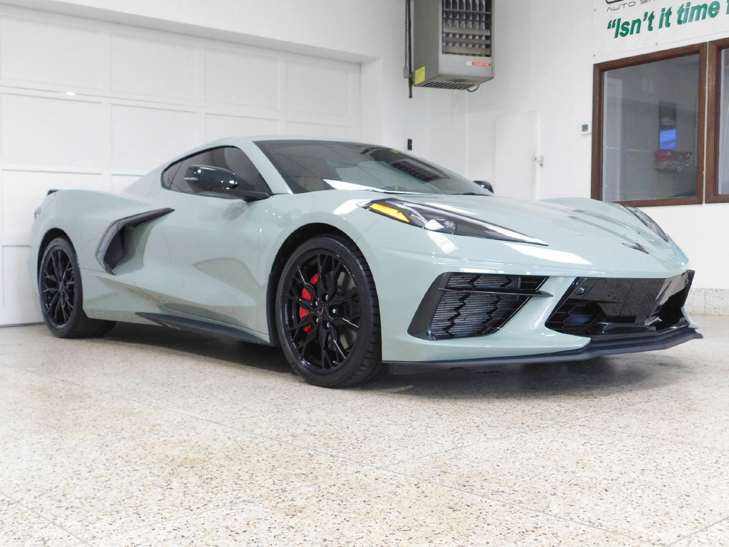Used 2024 Chevrolet Corvette Stingray Preferred Cpe w/ Z51 Performance Package RWD image 3