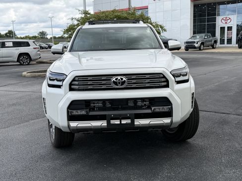 Used 2025 Toyota 4Runner Limited AWD/4WD image 2