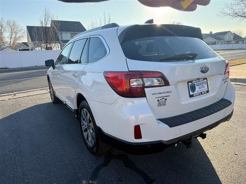 Used 2017 Subaru Outback 3.6R Touring image 3