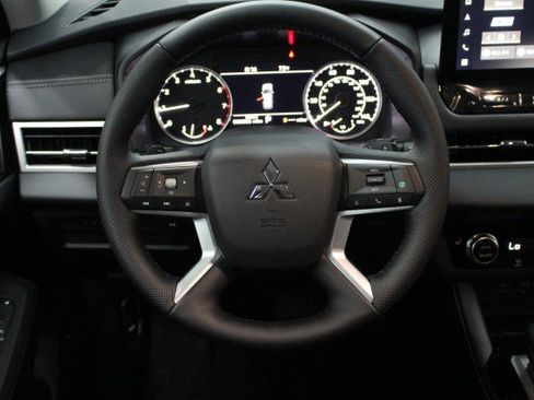 New 2026 Mitsubishi Outlander SE image 21