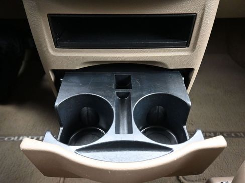 Used 2014 Chrysler Town & Country Touring image 20