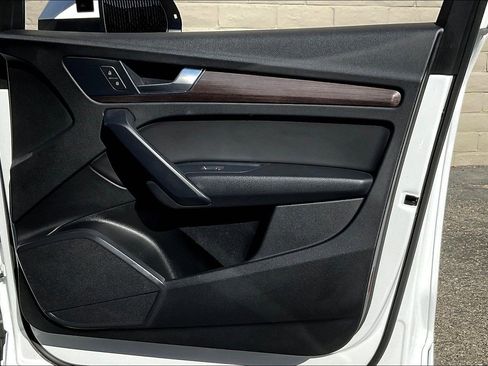 Used 2021 Audi Q5 Premium w/ Convenience Package image 23