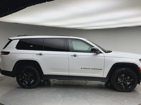Used 2025 Jeep Grand Cherokee L Altitude AWD/4WD image 9
