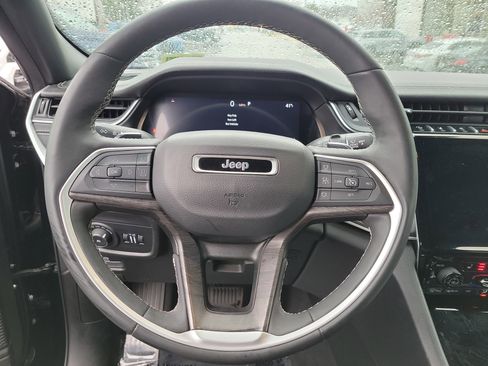 Used 2024 Jeep Grand Cherokee Limited image 61