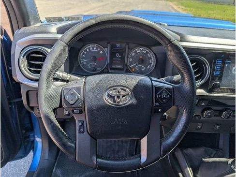 Used 2016 Toyota Tacoma TRD Sport w/ Towing Package image 18