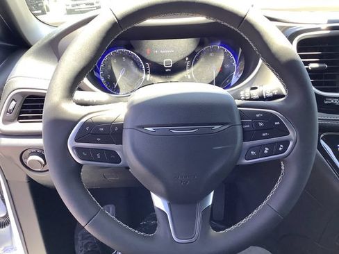 New 2027 Chrysler Pacifica Select FWD image 11
