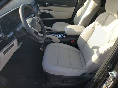 New 2025 Kia Telluride S image 5