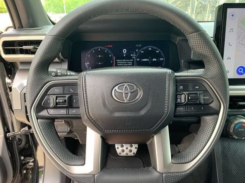 Used 2025 Toyota Tacoma TRD Sport AWD/4WD image 21