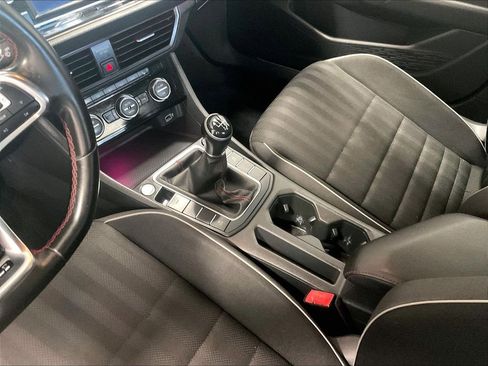 Used 2019 Volkswagen Jetta GLI FWD image 20
