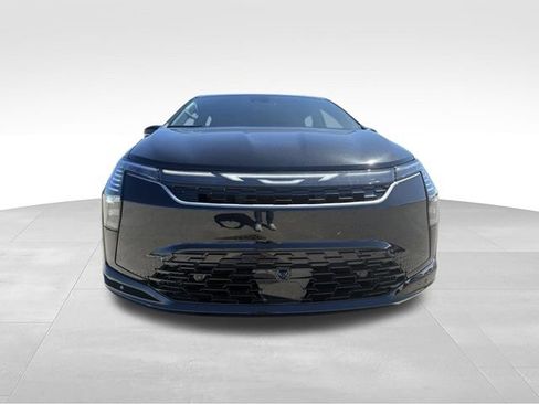 New 2027 Chrysler Pacifica Select FWD image 8