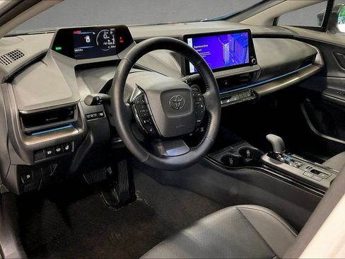 Used 2024 Toyota Prius XLE AWD/4WD image 18