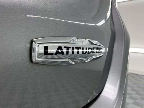 Used 2022 Jeep Compass Latitude AWD/4WD image 8