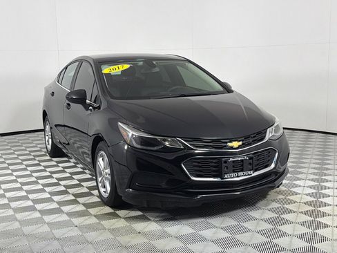 Used 2017 Chevrolet Cruze LT w/ Convenience Package FWD image 3