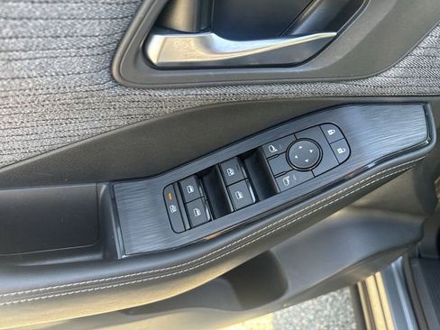 Used 2023 Nissan Rogue SV image 13