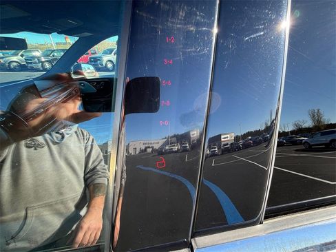 Certified 2023 Lincoln Aviator Reserve w/ Equipment Group 201A image 10