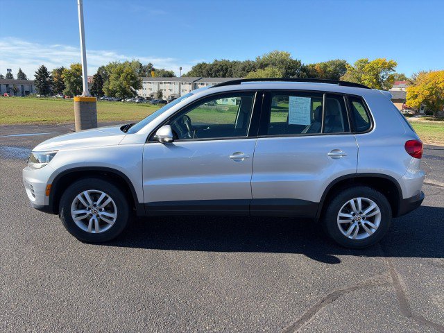 Used 2017 Volkswagen Tiguan S AWD/4WD image 2