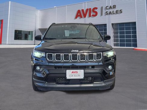 Used 2025 Jeep Compass Latitude w/ Sun & Sound Group AWD/4WD image 2