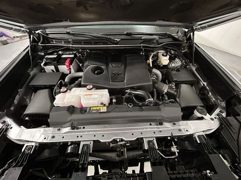 Used 2025 Toyota Tundra Limited AWD/4WD image 21