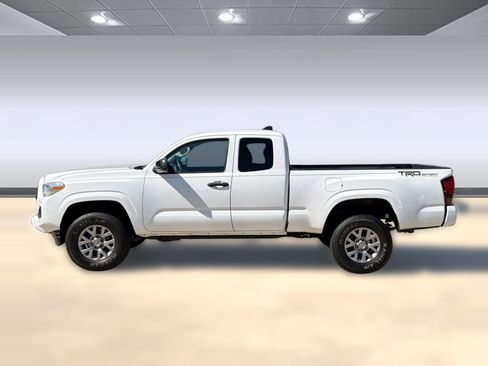 Used 2020 Toyota Tacoma SR image 2