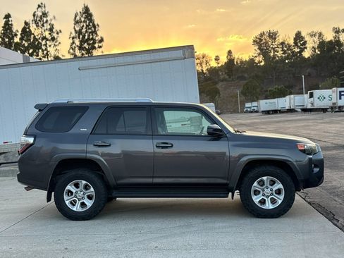 Used 2016 Toyota 4Runner SR5 AWD/4WD image 13