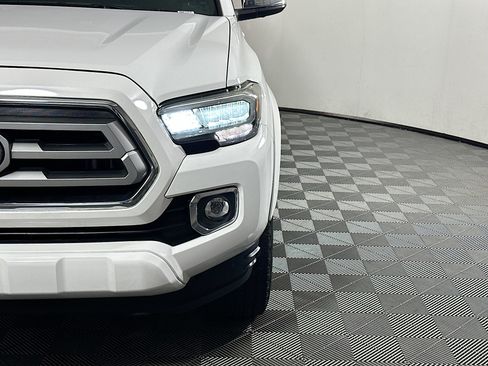 Used 2022 Toyota Tacoma Limited RWD image 9